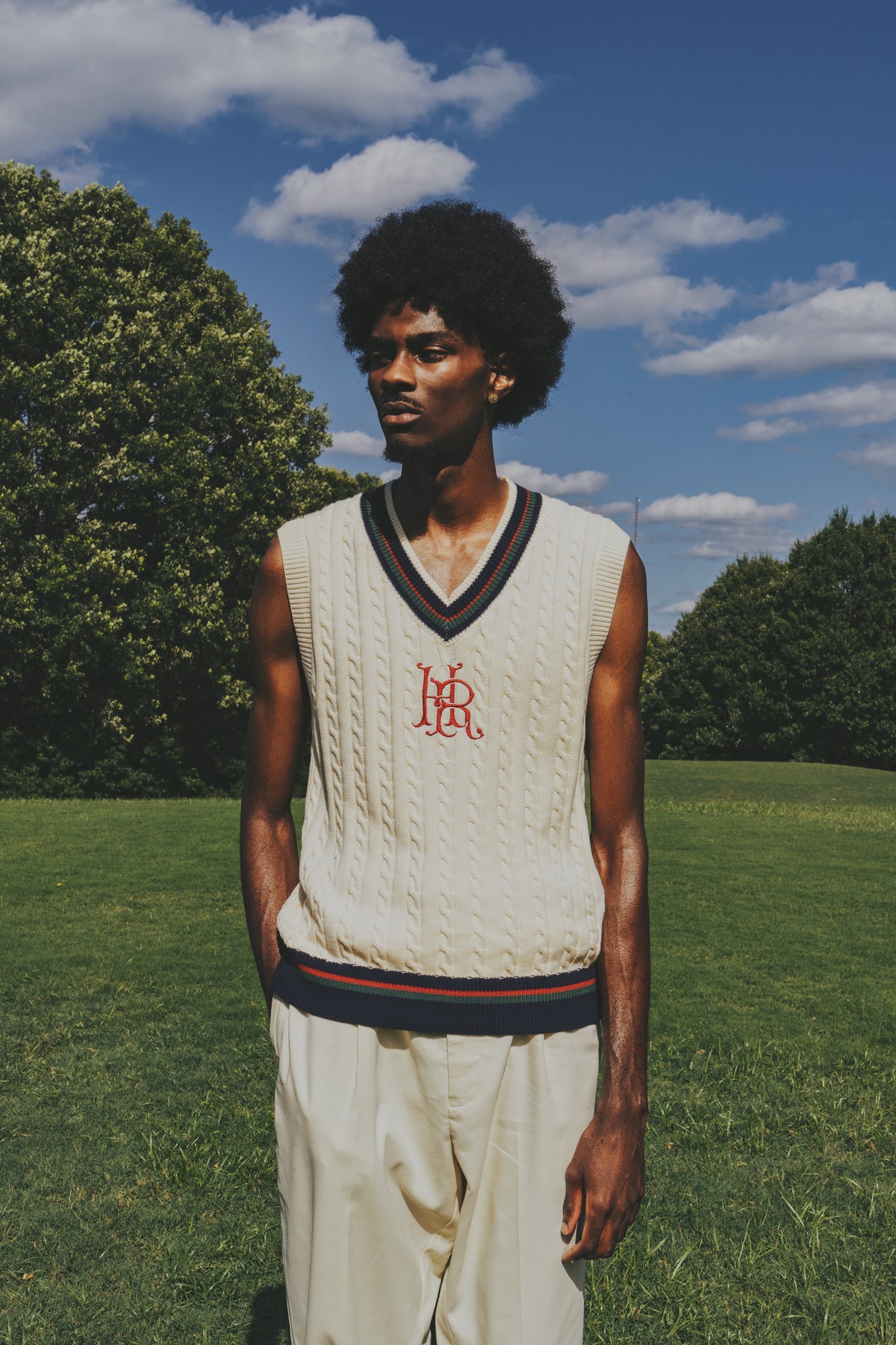 SIGNATURE SWEATER VEST